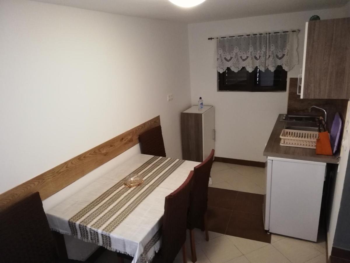 Apartman Cvita Tkon Exterior foto